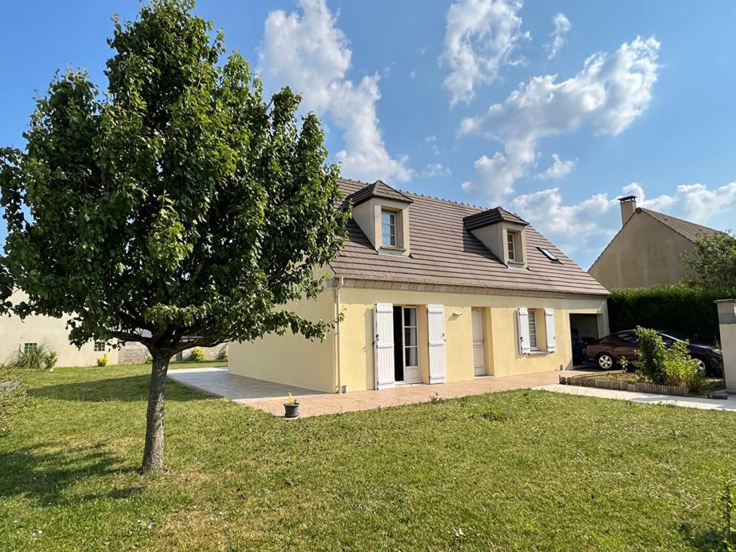 Maison individuelle : 7 pièce(s) 115 m2. Terrain 710 m2