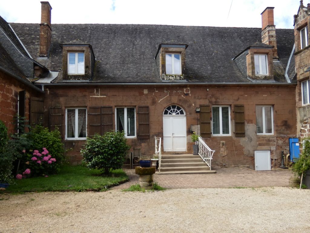Manoir en pierres de taille 5 chambres 495 m² sur plus de 9 hectares