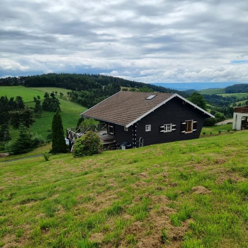 TARENTAISE SOUS COMPROMIS Tarentaise 42660 maison type CHALET 70m² surface utile 61,66m² habitables 1 chambre garage sur 1900m² de terrain 3