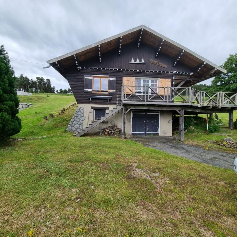 TARENTAISE SOUS COMPROMIS Tarentaise 42660 maison type CHALET 70m² surface utile 61,66m² habitables 1 chambre garage sur 1900m² de terrain 4
