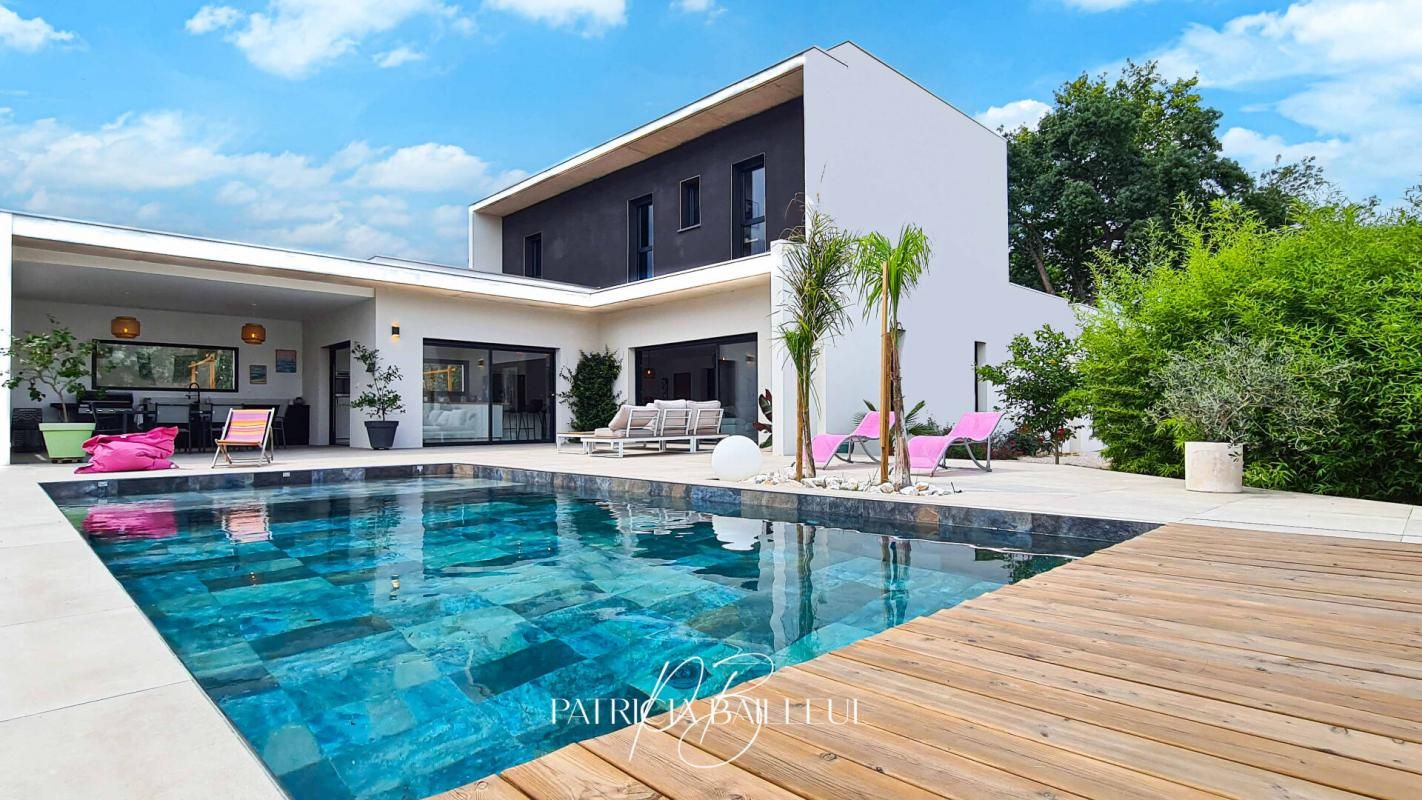 Vente Villa contemporaine de  254 m2  Le soler  899000 euros  FAI