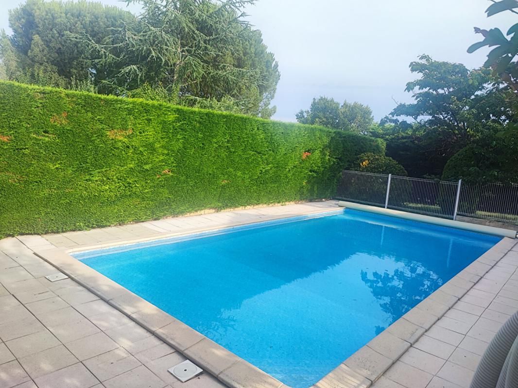 MAISON DE PLAIN PIED SUR SOUS SOL TOTAL  248 M2 TERRASSE PISCINE -TERRAIN 1290 m2