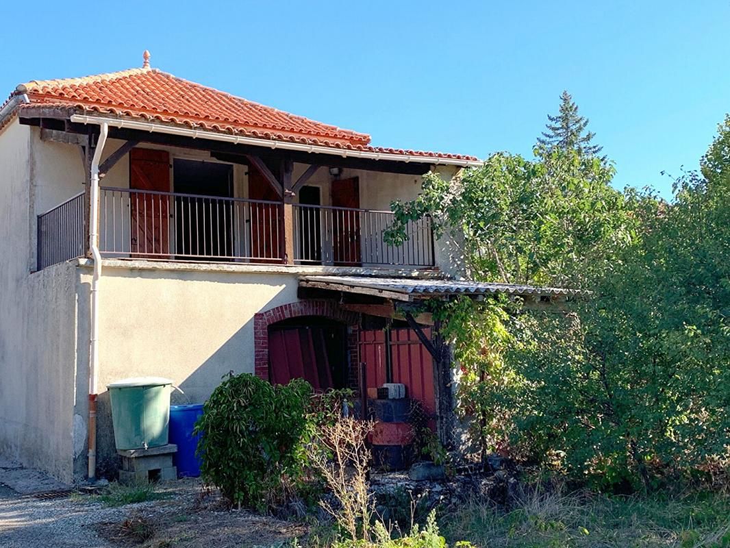 Grande maison de village avec terrasse et garage