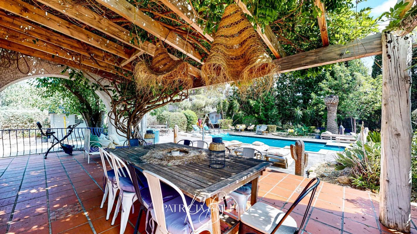 Vente Maison R+1 216 m2 -Saint Feliu d'Avall-  prix 553 850 FAI