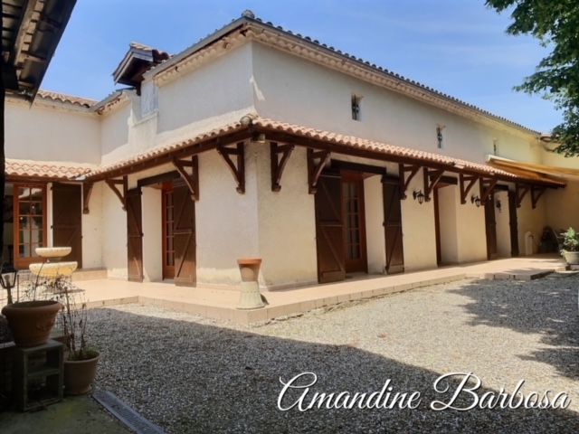 Maison Saint Etienne De Fougères 6 pièce(s) 239 m2