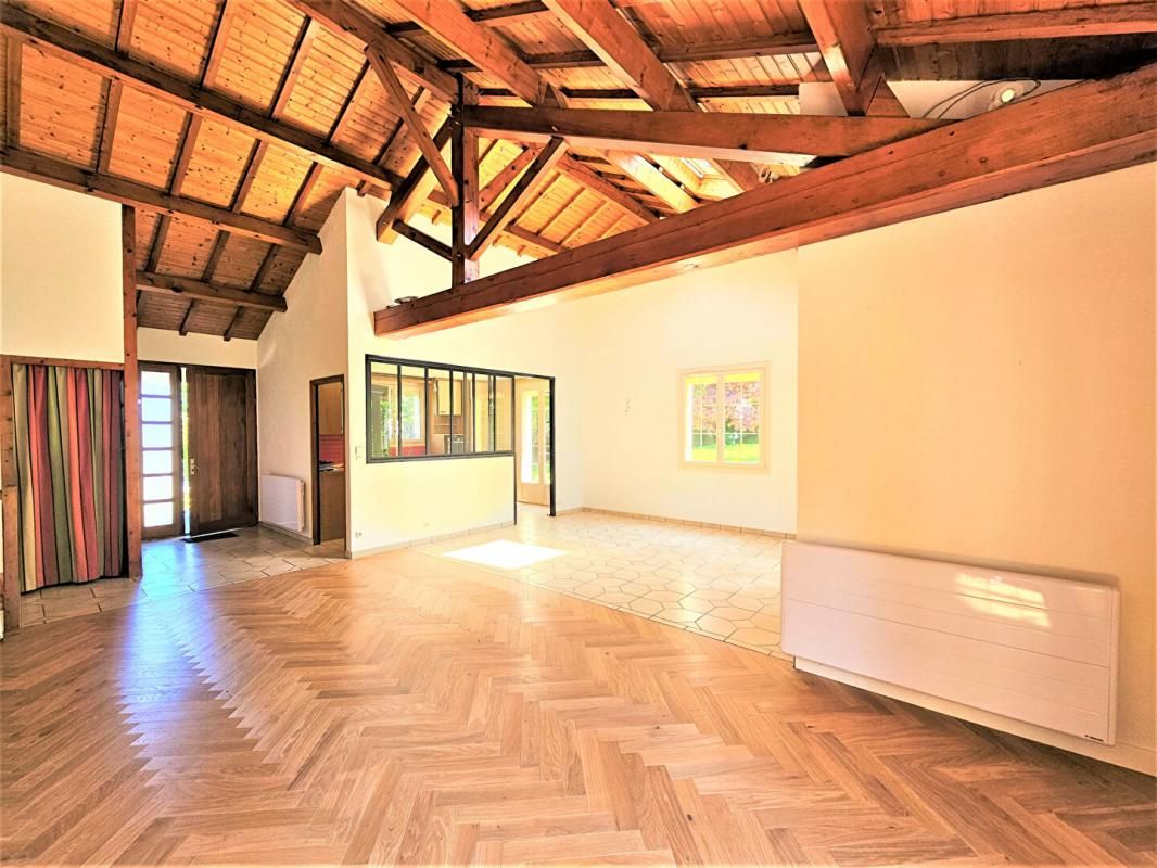 Maison  6 pièce(s) 137 m2  301480euros FAI