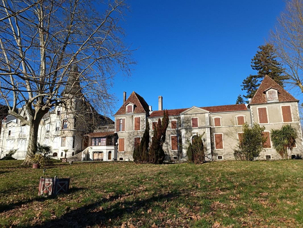 SALIES-DE-BEARN château et hôtel ancien + rotonde 50 pièces, 1 ha 2