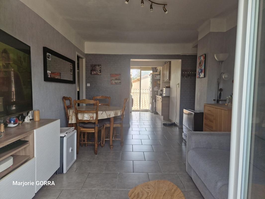 MARSEILLE 13012 MONTOLIVET APPARTEMENT T3 + balcon + cave