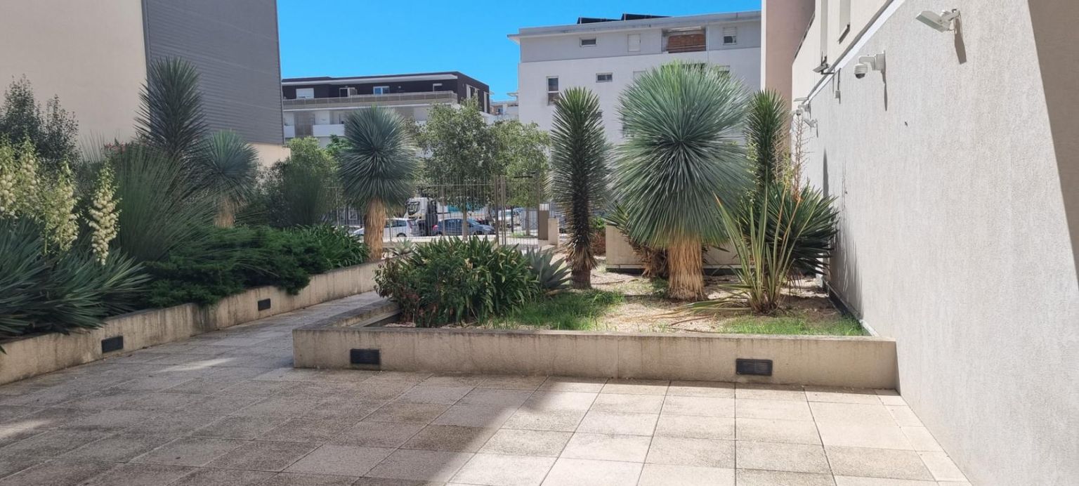 Appartement T2 de 42m² + Terrasse de 7,84m² et Garage de 14,25m² au dernier étage avec ascenseur