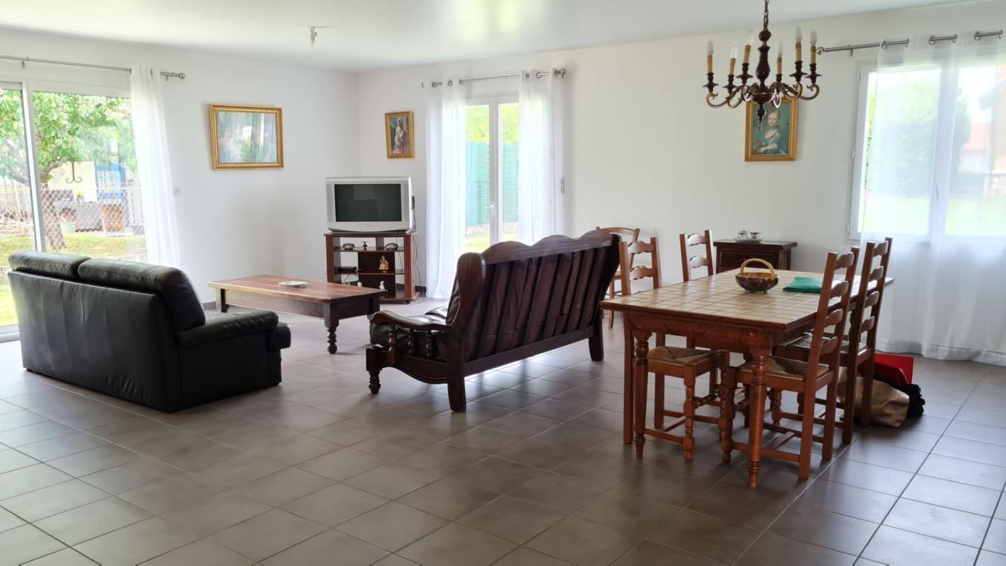 Maison plain pied centre Mussidan 5 pièces 149 m2 sur parcelle 906 m²