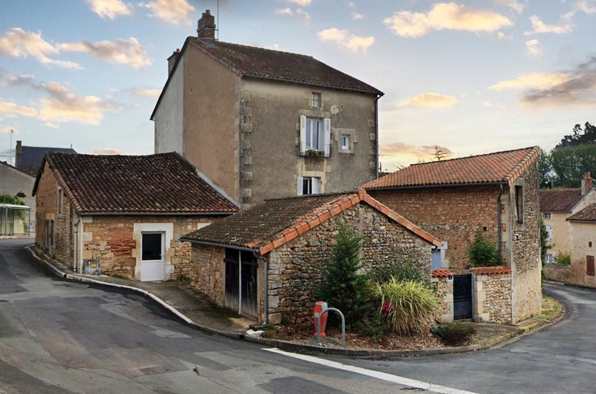 Maison de 90 m2 à Gouex, 2 chambres, jardin, garage, dépendance