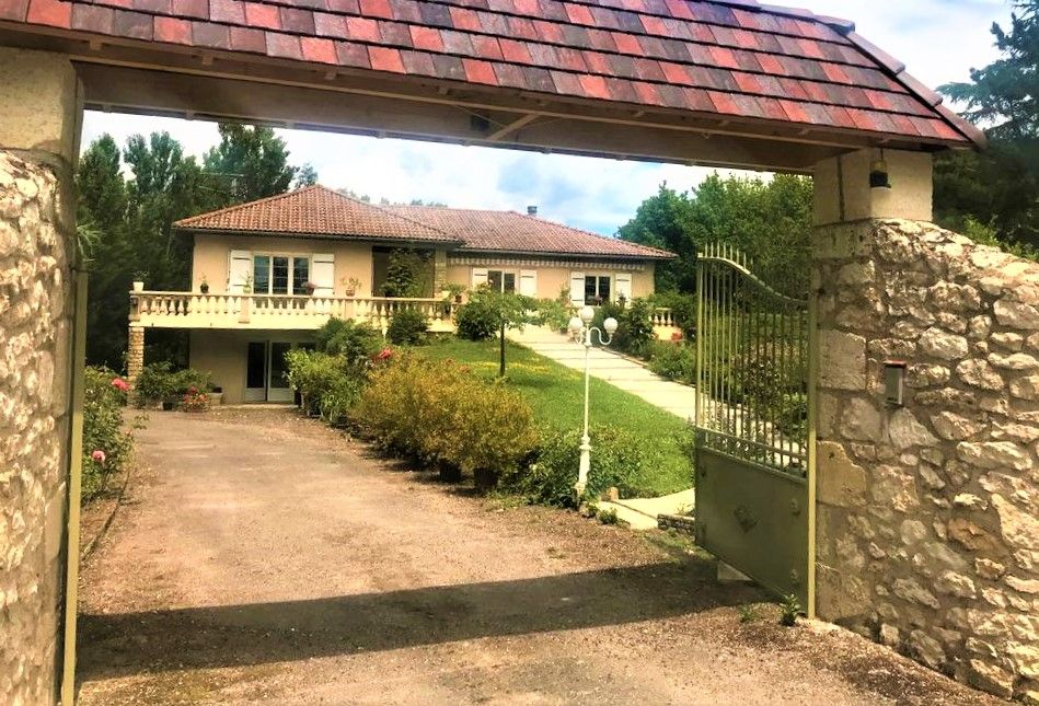 PINEUILH 33220 Port St Foy et Ponchapt. VILLA 2 habitations 417 m2+ Hangar Garage Piscine 2