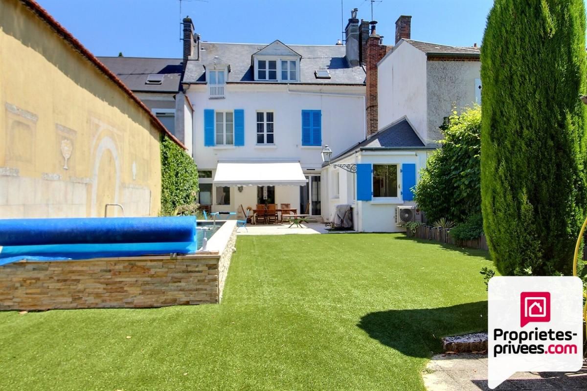 MAISON DE VILLE 230 m2, GARAGE, TERRAIN 383 m2