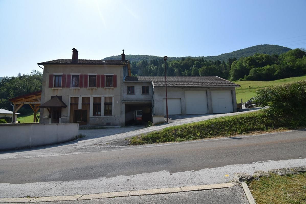 VILLARD-SAINT-SAUVEUR Maison Villard Saint Sauveur 7 pièce(s) 130 m2 1