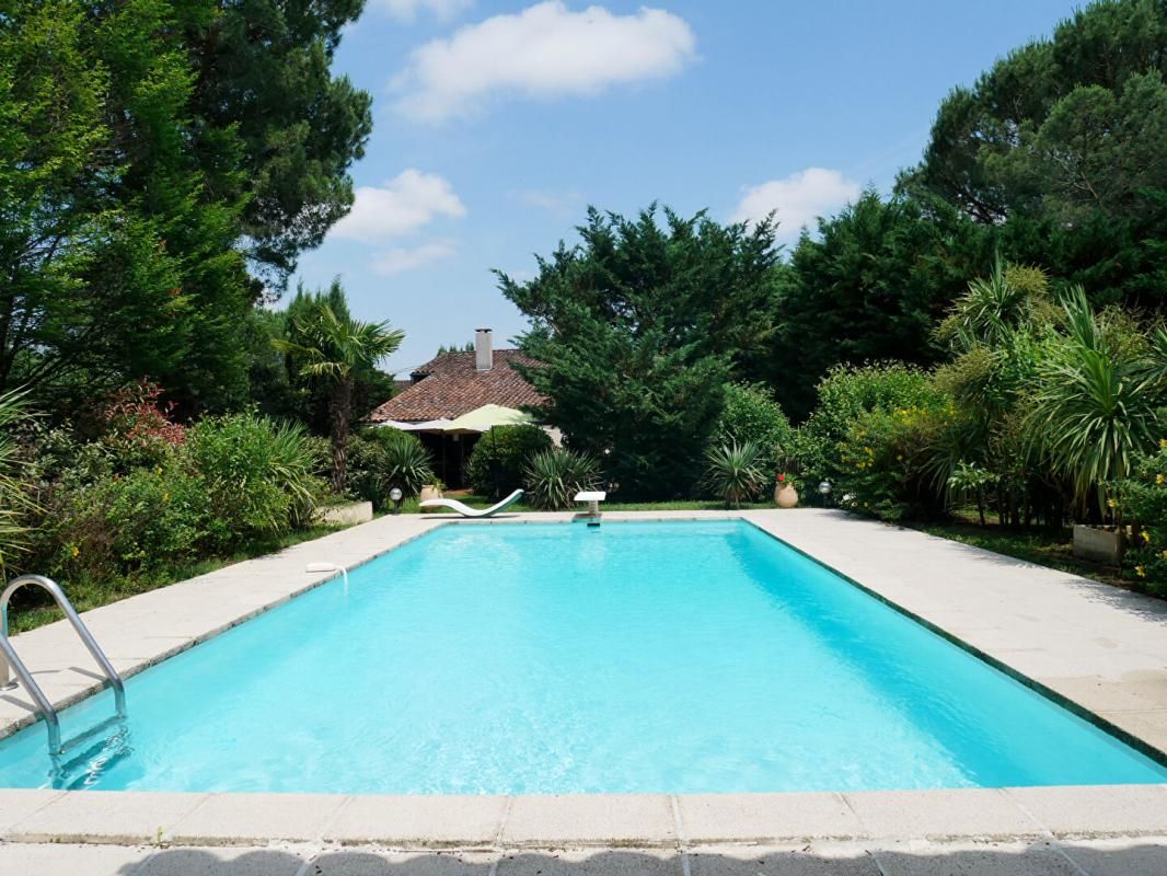 Maison Cazeres 9 pièce(s) 240 m2