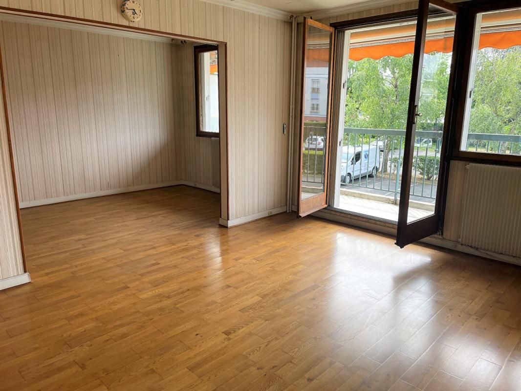 CORBEIL-ESSONNES Résidence Rénovée - Appartement Corbeil Essonnes 4 pièce(s) 75.35 m2 avec balcon 1