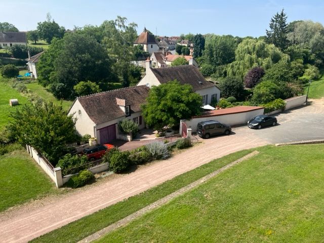 Maison Ainay Le Chateau 6 pièce(s) 230 m2