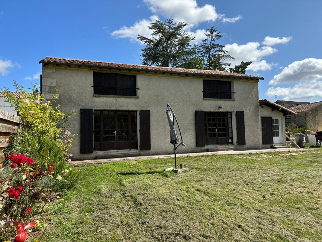 MAISON EN PIERRES PROCHE MAUZE SUR LE MIGNON