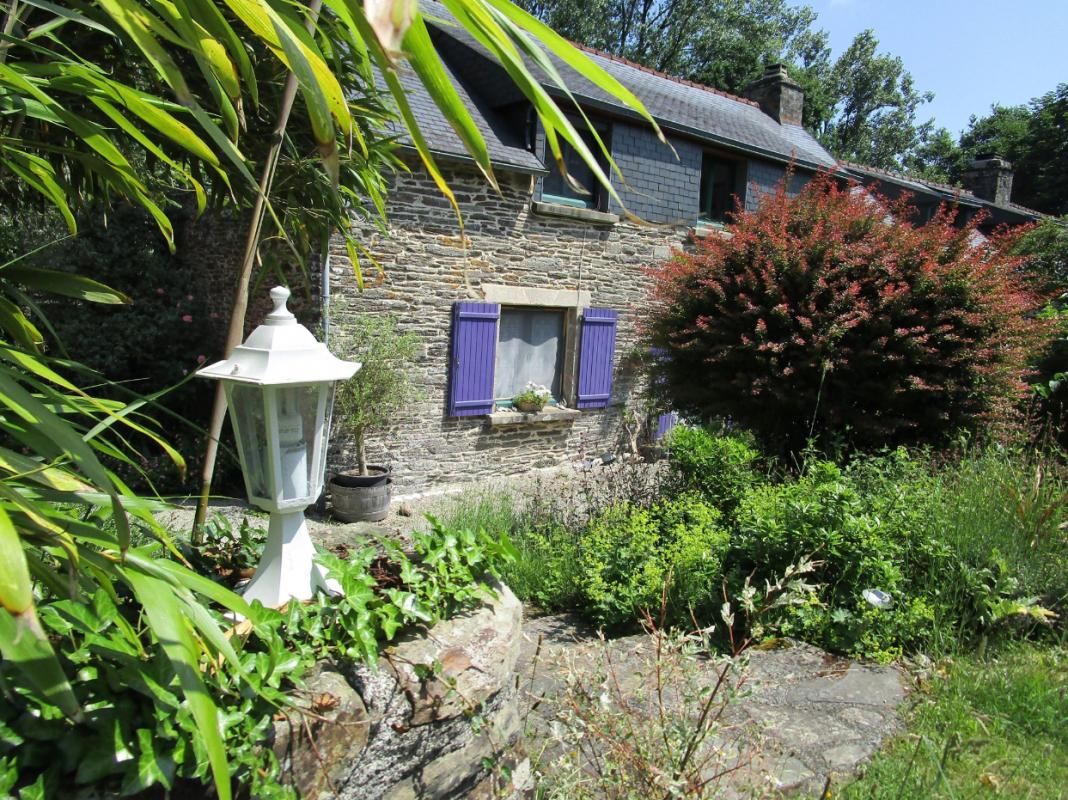 29520 Saint Thois Longère et gîte exploitable, très bon rendement, cadre magique