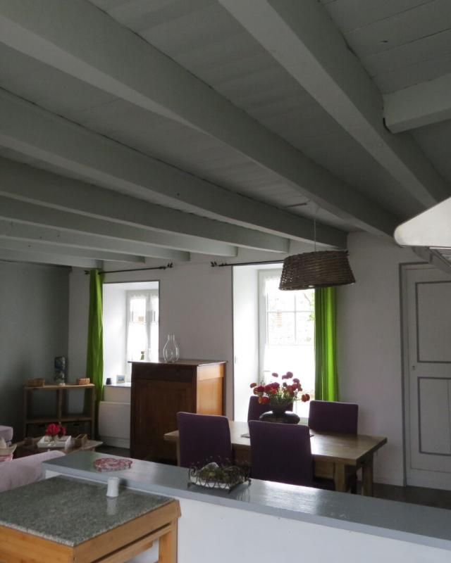Appartement rénové sur 2 niveaux au calme