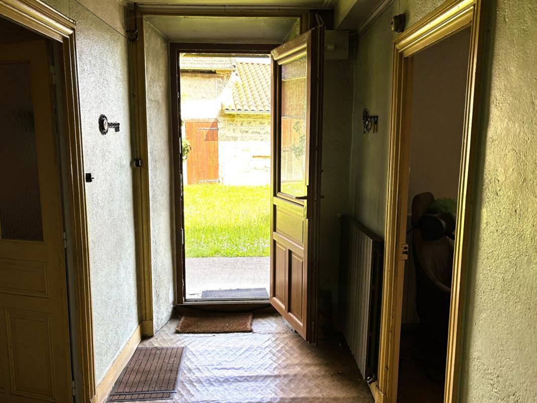 LA CHAULME Maison en pierre 150 m² habitables 4 chambres terrain non attenant 320m² 3