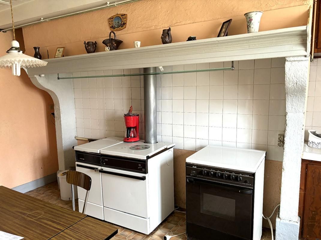 LA CHAULME Maison en pierre 150 m² habitables 4 chambres terrain non attenant 320m² 4