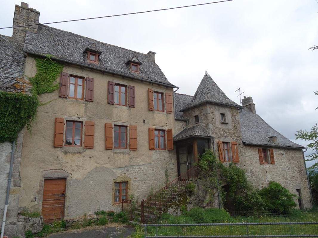 SENERGUES Secteur Sénergues - Maison de Maitre (partie de corps-de-ferme) avec terrain séparé de  6073 m² + Fournil 1