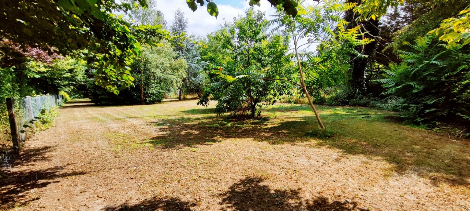 COULANGES-LES-NEVERS Très beau terrain constructible dans un secteur calme de Coulanges Les Nevers 1