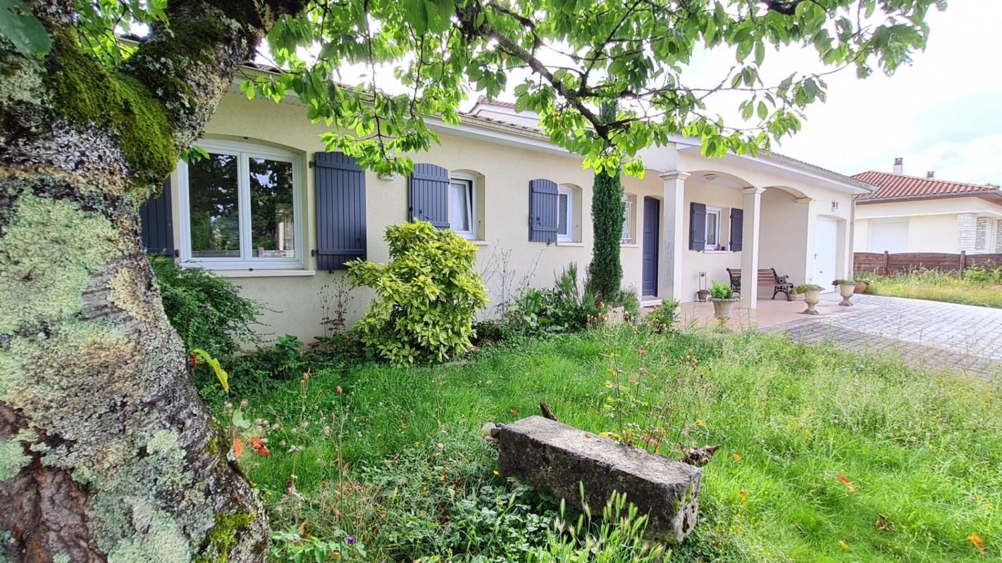Mussidan Maison de plain pied de 2008. 6 pièces 125 m2 jardin