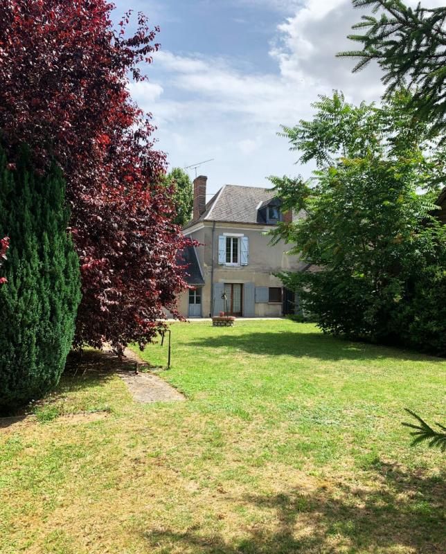 Maison de ville 1900 , de 5 pièces avec jardin 125 000 HAI