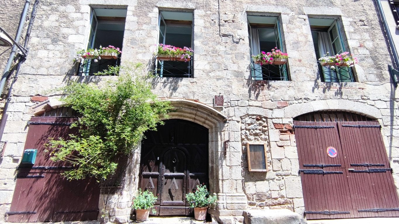 Maison de village, 8 pièces, 190 m² avec dépendances