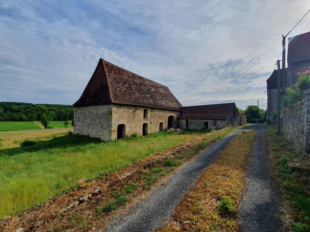 HAUTEFORT Grange à renover 1