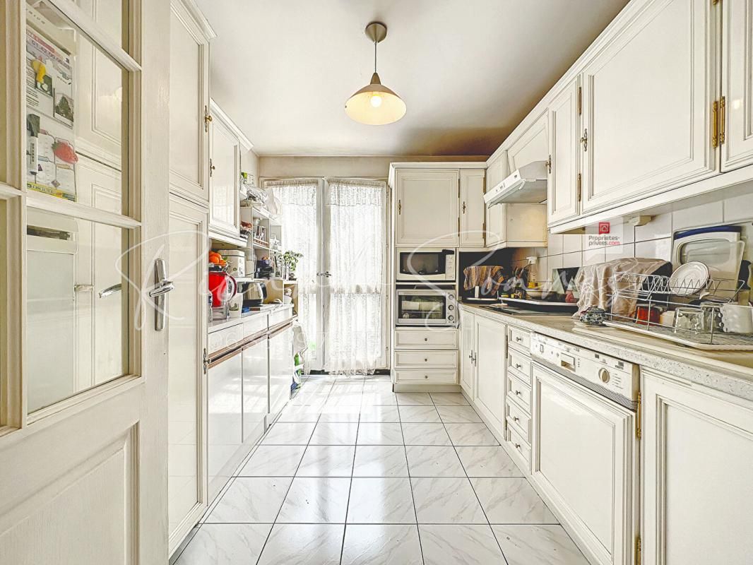 PARIS-10E-ARRONDISSEMENT BELLEVILLE - APPARTEMENT 101M2, 5 PIÈCES, 4 CHAMBRES, CAVE, PARKING 3