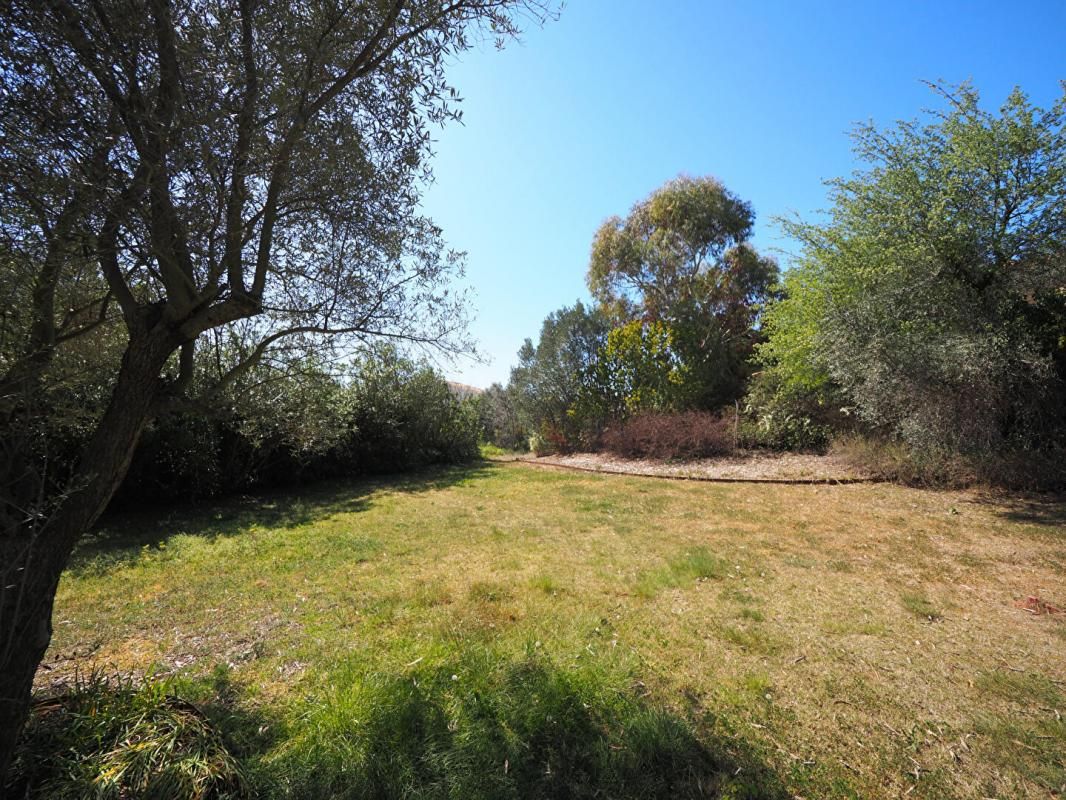 Terrain  476 m²