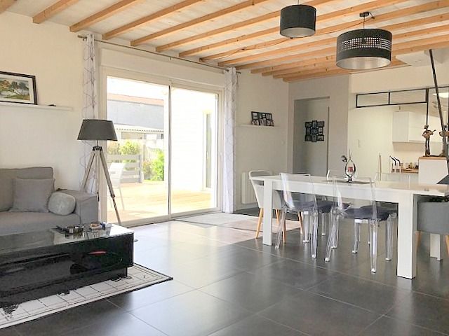 Maison 134 m2, 4 chambres, garage, piscine et beau jardin arboré