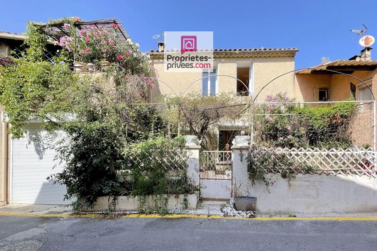Maison à rafraichir avec jardinet et garage