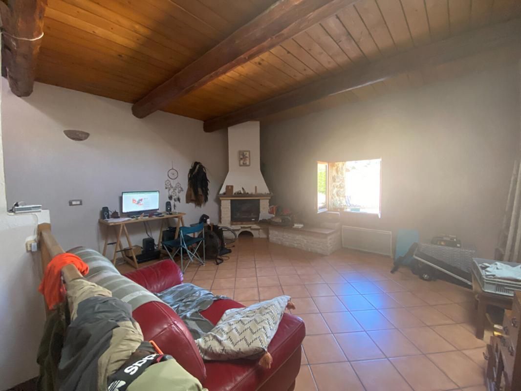 CADENET Très grand sutio / T2 39m² 3