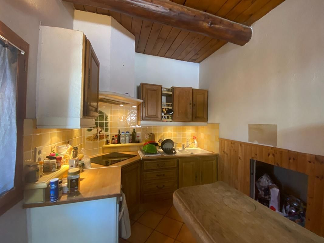 CADENET Très grand sutio / T2 39m² 4