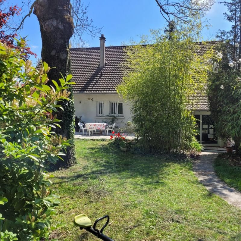 91330- YERRES- Maison 8 pièces- 5 chambres -170 m² environ. Terrain 715 m²-