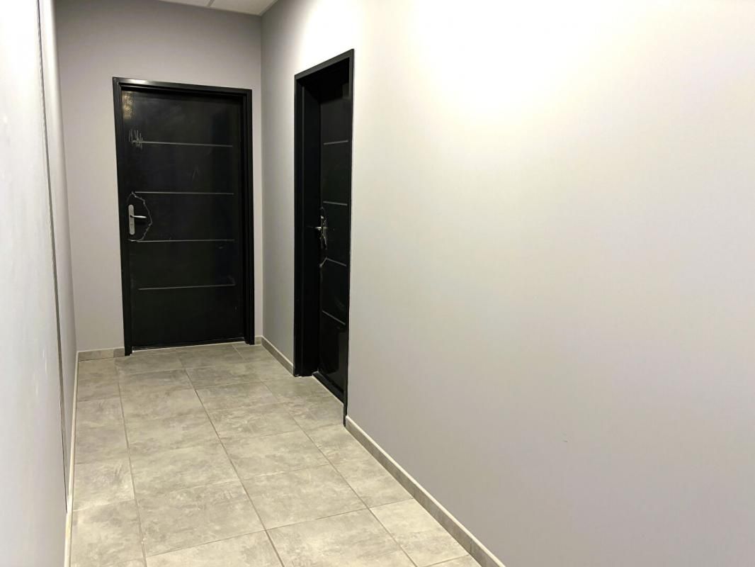 BONSON BONSON 42160 dans un bâtiment récent aux normes PMR plateau à aménager 71m² 3