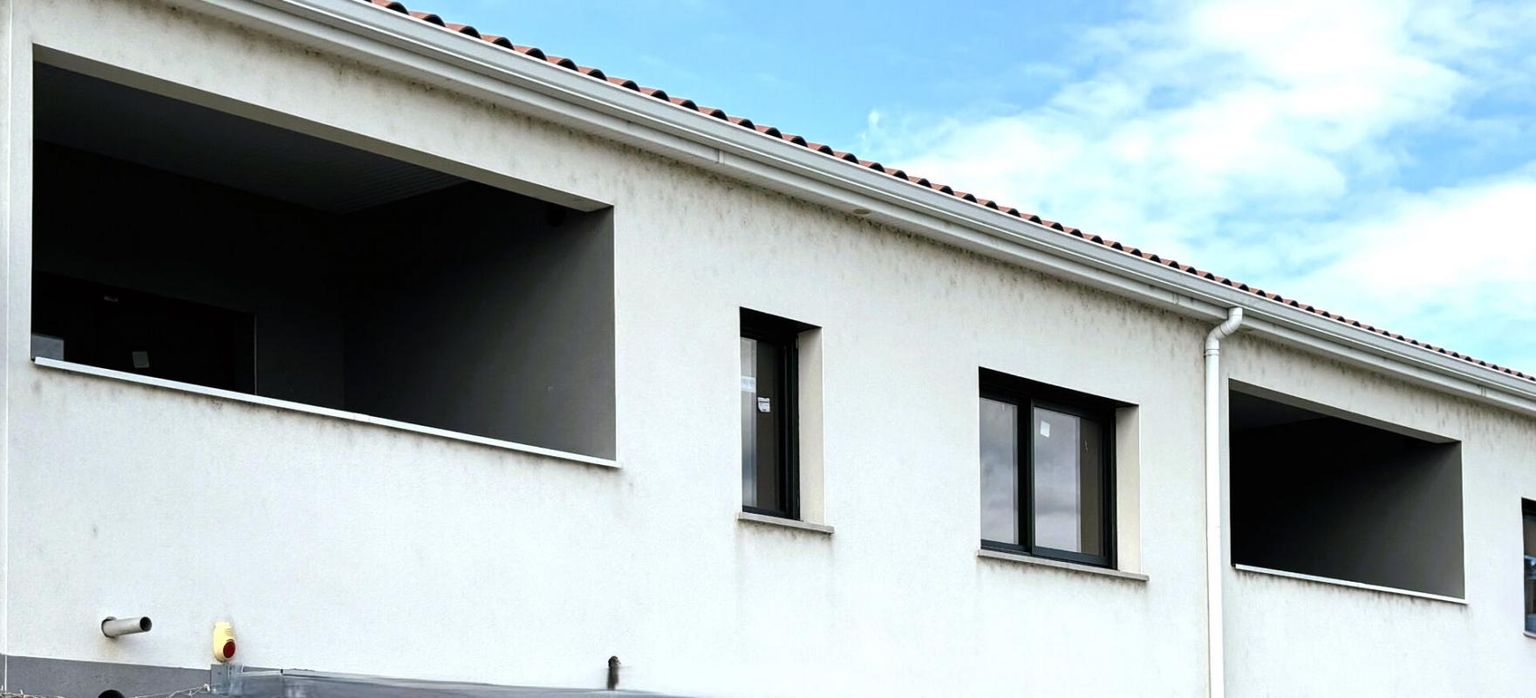 BONSON BONSON 42160 dans un bâtiment récent aux normes PMR plateau à aménager 71m² 4