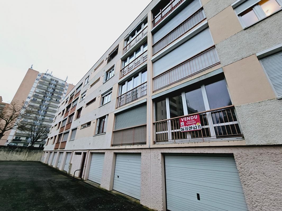 BOURGES APPARTEMENT 3 PIECES 74M² GARAGE ET PARKING