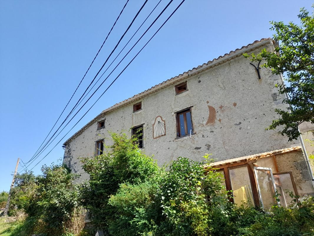 Maison de 133m2 avec dépendances et jardin attenant, vue Montagne