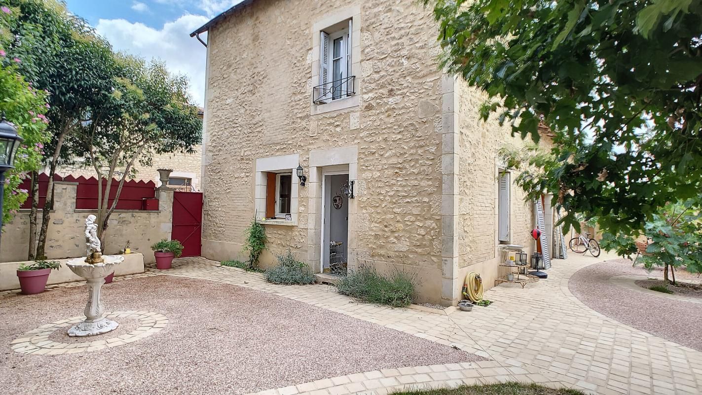 Maison centre ville Chauvigny 5 pièce(s) 155 m2