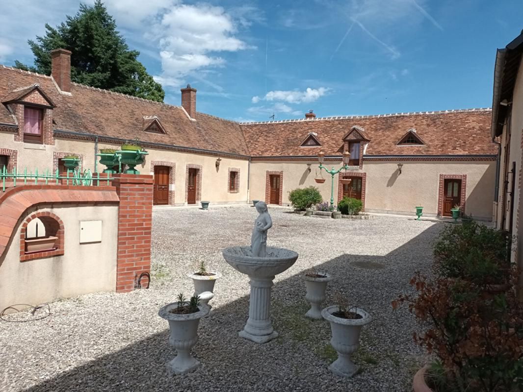 SULLY-SUR-LOIRE Demeure Sully Sur Loire 10 pièce(s) 280 m2 1