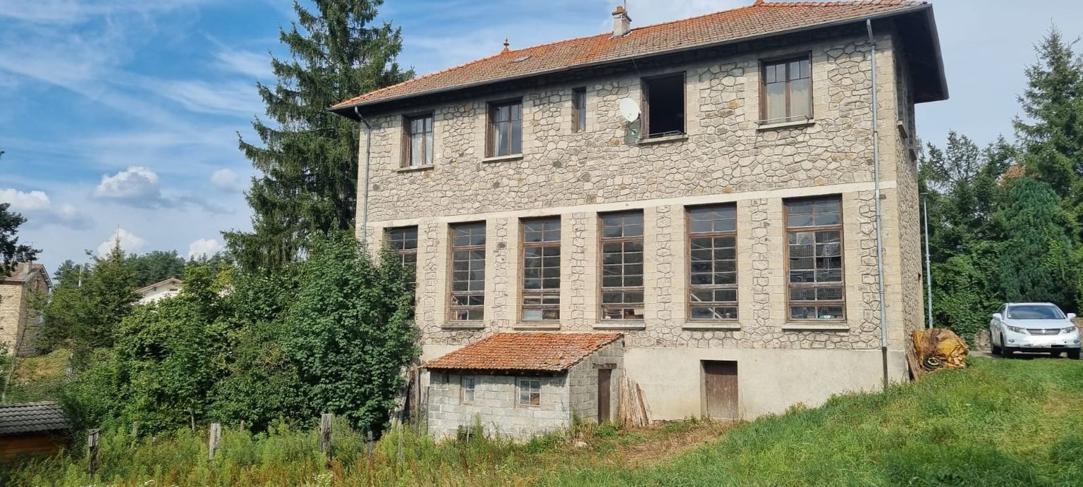 SAINT-PAL-DE-MONS Saint Pal de Mons 43620 Idéal artisan ou investisseur possibilité découpe 4 logements plus 1000m² de terrain constructible 2