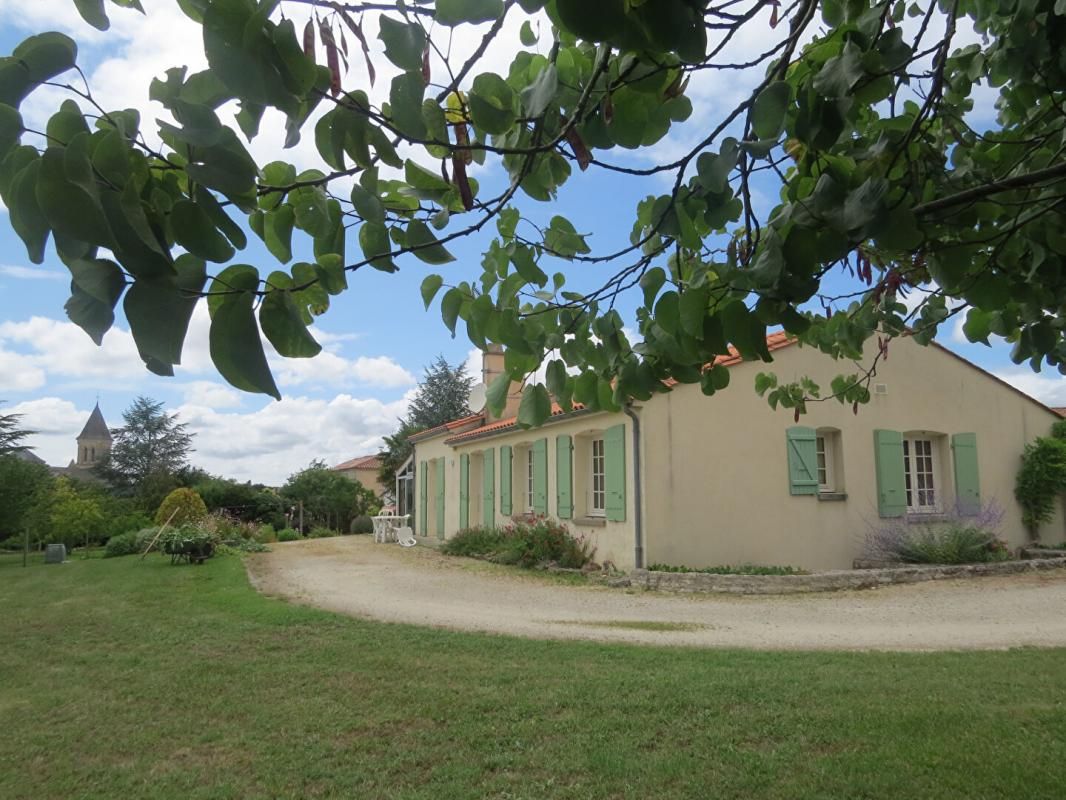 charmant pavillon sur sous-sol et son jardin de campagne