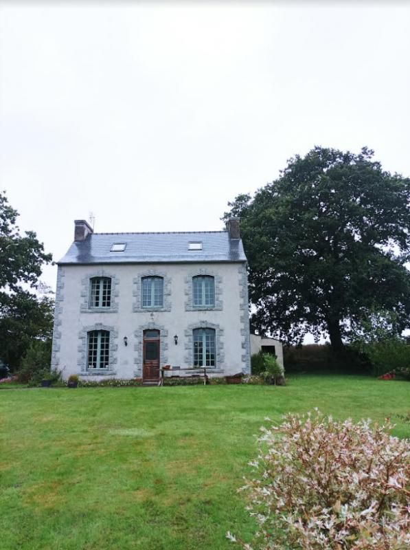 29270 Plounévézel  maison de maître 3 chambres dont 1 parentale 1100 m² de terrain dépendance
