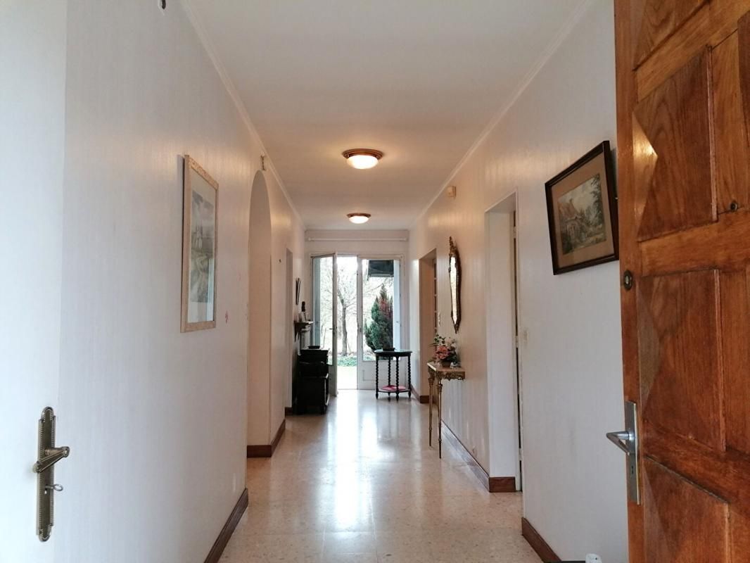 ROQUEFORT-SUR-GARONNE Maison T7 de 205 m2 avec 5 chambres sur terrain de 9313 m² 4