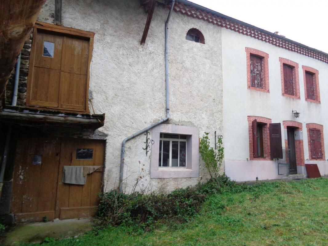 Sainte Eugénie de Villeneuve (43), ancienne ferme de 90m2 habitables sur 1100 m2 de terrain